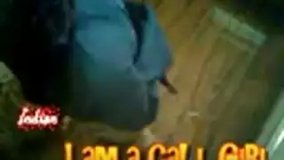 حامل الهرة مشعر التبول مثليه