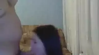 استمتعت مراهقة جميلة بأب وسيم لفترة من الوقت حتى أعطاها رحلة مجانية إلى المنزل