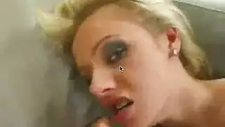 مهارات الرجل الناضج الفموية تجعلها تئن بصوت عال