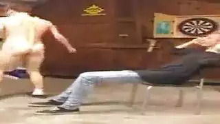 إيلاج ثلاثي لفتاة مثيرة يائسة في حالة إفلاس مالي