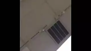 العاهرة الشقراء ميلاني وايلد تأخذ قضيبًا صلبًا في فمها وفرجها