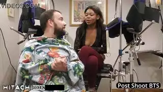 إباحية واقعية: الطبيب يستخدم لعبة جنسية لمنح الفتاة المراهقة هزات جماع قوية