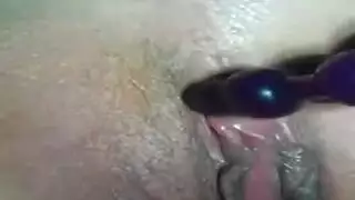 تصوير صريح: تركيز على فتحة الشرج والشفرين المكشوفين